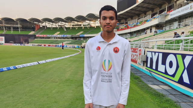 দেশের ক্রিকেটে প্রথমবার ৪০০ রানের কীর্তি মুস্তাকিমের