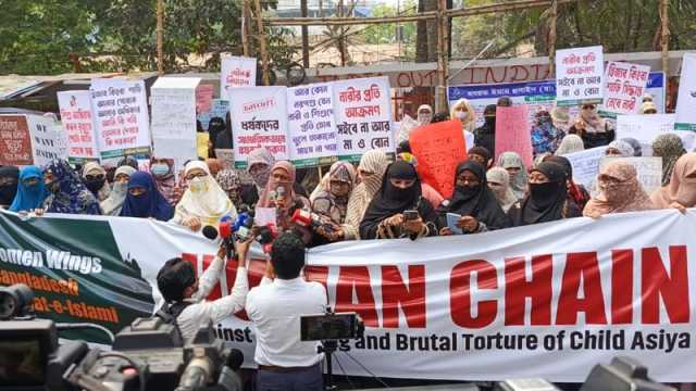 ধর্ষকদের ফাঁসির দাবিতে মহিলা জামায়াতের মানববন্ধন 