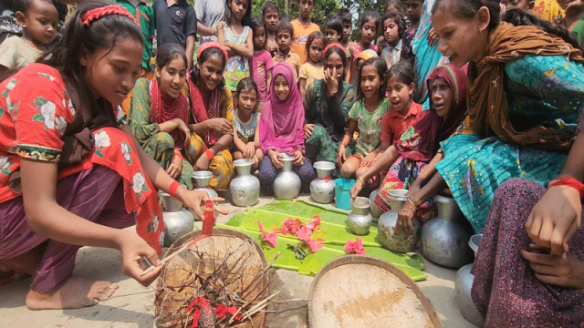 চাওয়া ছিল ২ কোটি, দর-কাষাকষিতে ২ লাখ মোহরানায় হলো ব্যাঙের বিয়ে