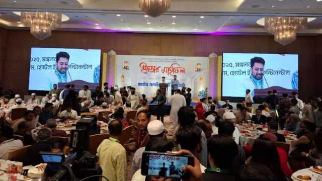দুর্নীতি-চাঁদাবাজি বন্ধে সরকারকে আরও কঠোর হতে হবে: নাহিদ