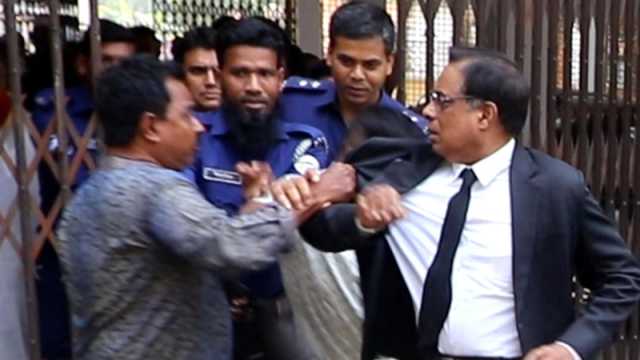 আদালত চত্বর থেকে গ্রেপ্তার আ’লীগের ৫ নেতা