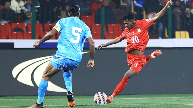 হামজার অভিষেকে গোল মিস করে সমতা বাংলাদেশের 
