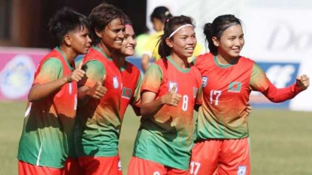 ক্যাম্পে ফেরার প্রস্তুতি মেয়েদের