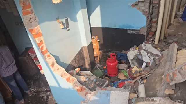 ধামরাইয়ে গ্যাস লিকেজ থেকে বিস্ফোরণ, দম্পতি দগ্ধ