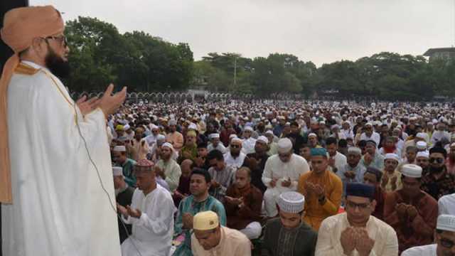 কুমিল্লার ঈদের জামাতে মুসল্লিদের ঢল