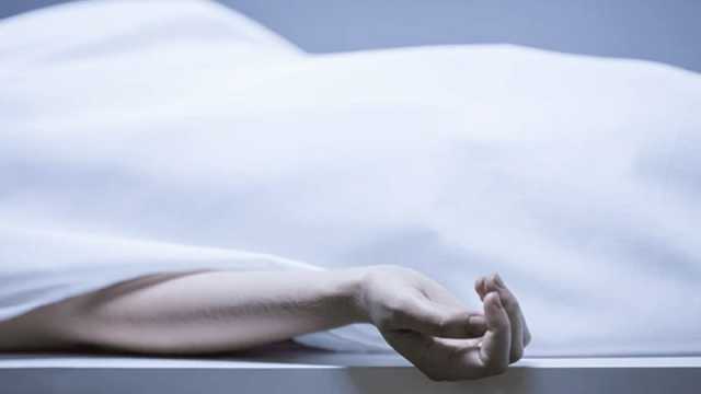 স্বামী নামাজে থাকার সময় ঘরে ঢুকে গৃহবধূকে গলাকেটে হত্যা