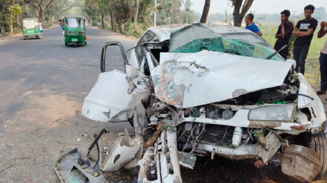 প্রাইভেটকার নিয়ন্ত্রণ হারিয়ে খাদে, বাবা-মেয়ে নিহত