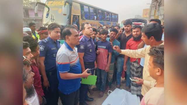 গোবিন্দগঞ্জে পৃথক সড়ক দুর্ঘটনায় নিহত ২