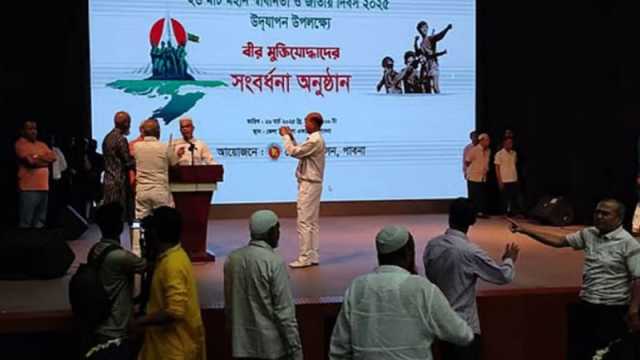 সংবর্ধনা অনুষ্ঠানে বিএনপি নেতার বক্তব্যের প্রতিবাদে মুক্তিযোদ্ধাদের হট্টগোল