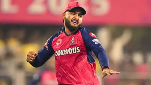 ধোনিদের হারিয়ে শাস্তি পেলেন ভারতের তরুণ ক্রিকেটার