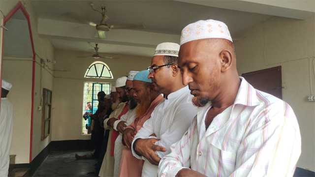 সৌদির সঙ্গে মিল রেখে পিরোজপুরে ঈদ উদযাপন