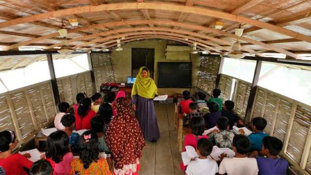ভাসমান স্কুলের উদ্ভাবক রেজোয়ান পেলেন ‘ইয়েল বিশ্ব ফেলোশিপ’