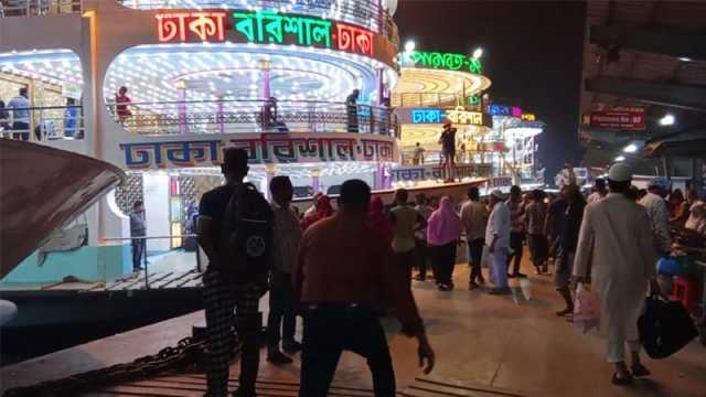 ঈদযাত্রায় সদরঘাটে নেই চিরচেনা হাঁকডাক