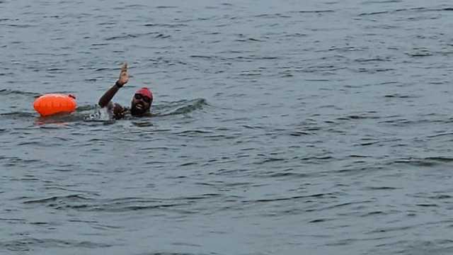 কুড়িগ্রাম থেকে সাঁতরে চাঁদপুর, রফিকুলের লক্ষ্য বঙ্গোপসাগর