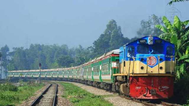 ঈদে ট্রেনের অগ্রিম টিকিট বিক্রি শুরু 