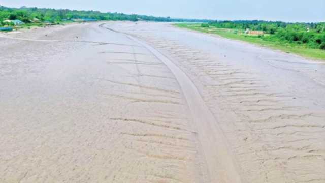 নাব্য হারিয়ে সংকটে খুলনার ১২ নদী