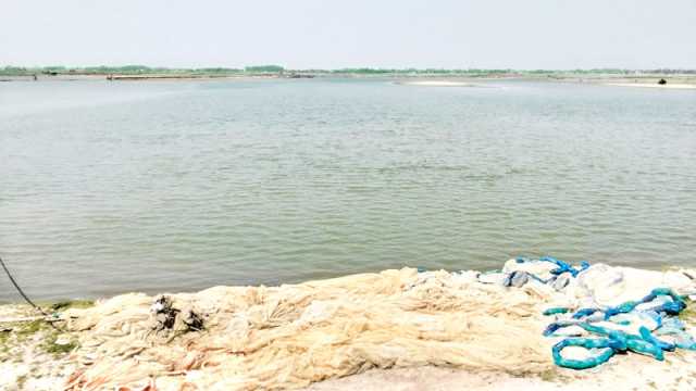 আ’লীগের পর খাল দখলে মরিয়া বিএনপির দু’পক্ষ