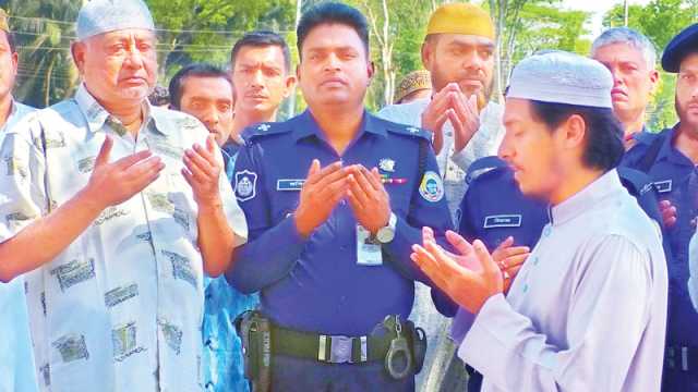 প্যারোলে মুক্তি পেয়ে বোনের জানাজায় আওয়ামী লীগ নেতা