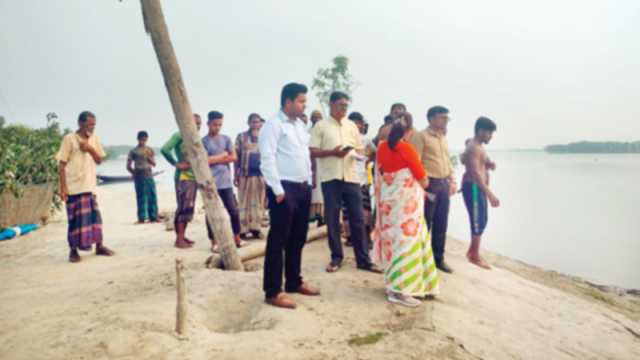উপকূল রক্ষা বাঁধে ধস, প্রশ্ন পাউবোর তদারকি নিয়ে