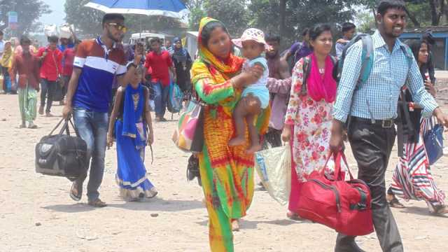 পাটুরিয়া-আরিচা ঘাটে ঈদে ঘরমুখী যাত্রীর চাপ
