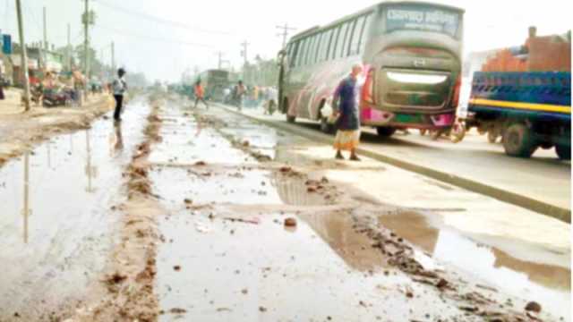 যানজট বাড়াতে পারে সড়কের পাশের হাট