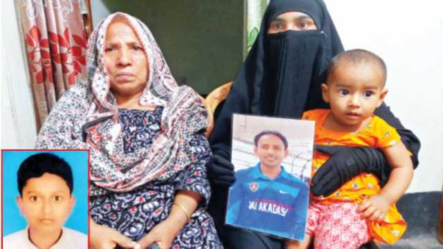রাতুলের পছন্দের মেরুনই এখন ‘নীল’