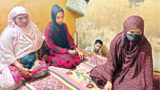 ‘ঈদডা এহন পাথরের মতো ভারী বোঝা’