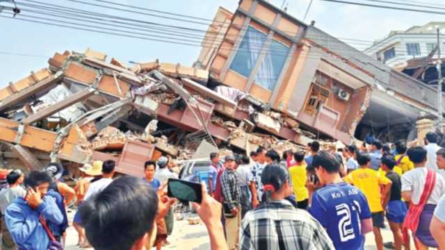 ধসে পড়ল বহু ভবন, নিহত ১৫৩
