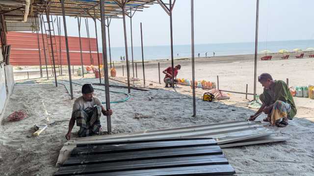সৈকতে মার্কেট, ঝুঁকিতে পর্যটক