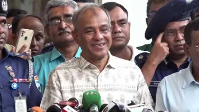 এবার বাস রেলের কেউ কালোবাজারিতে জড়াতে সাহস পায়নি: স্বরাষ্ট্র উপদেষ্টা