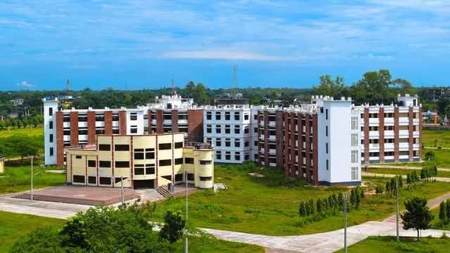 কাজ না করেই ১১ কর্মকর্তা কর্মচারী বেতন তোলেন