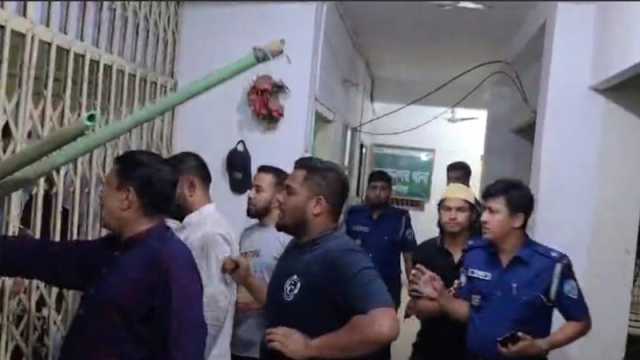 শ্রমিকদল নেতাকে ছাড়িয়ে নিতে থানায় হামলা, গ্রেপ্তার ৪
