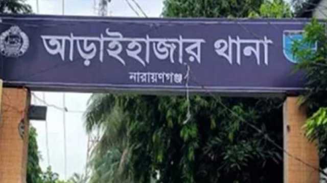 এক রাতে তিন বাড়িতে ডাকাতি
