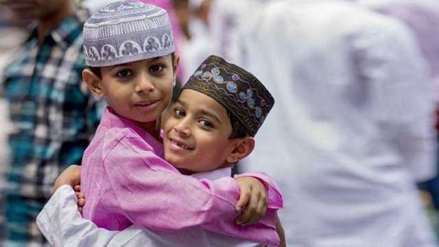 বছর ঘুরে আবারও এল খুশির ঈদ