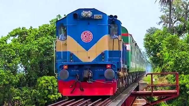 ঈদের ফিরতি ট্রেনযাত্রা: ৮ এপ্রিলের টিকিট বিক্রি আজ