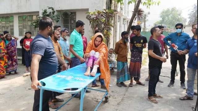 ঈদে বাড়ি ফেরার পথে প্রাণ গেল মা- দুই মেয়ে ও নানীর