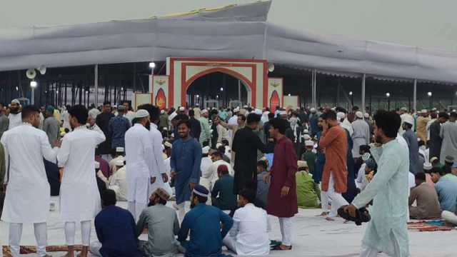 পুরাতন বাণিজ্য মেলার মাঠে ঈদুল ফিতরের জামাত অনুষ্ঠিত