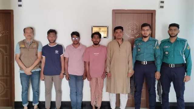 ‘সমন্বয়ক’ পরিচয়ে গার্মেন্টস কর্মকর্তাকে অপহরণ, গ্রেপ্তার ৪