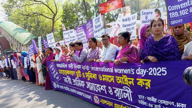 নারী শ্রমিকের মাতৃত্বকালীন ছুটি ৬ মাসের আইন করার দাবি