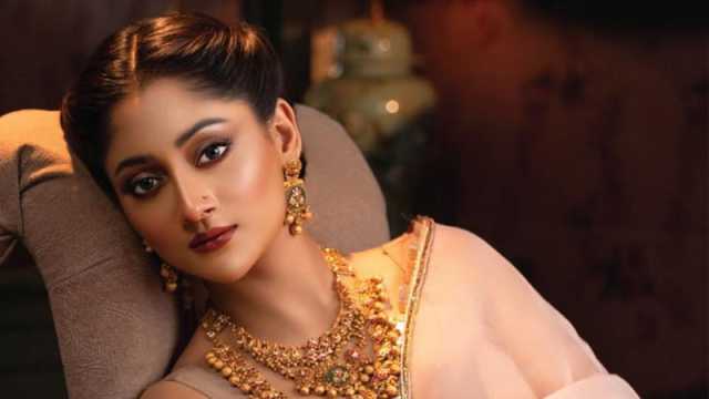 তোমাকে দেখি না ৩৬৫ টা দিন হয়ে গেল....