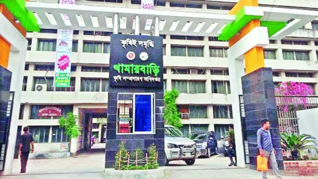 খামারবাড়িতে বদলি ঘিরে উত্তেজনা