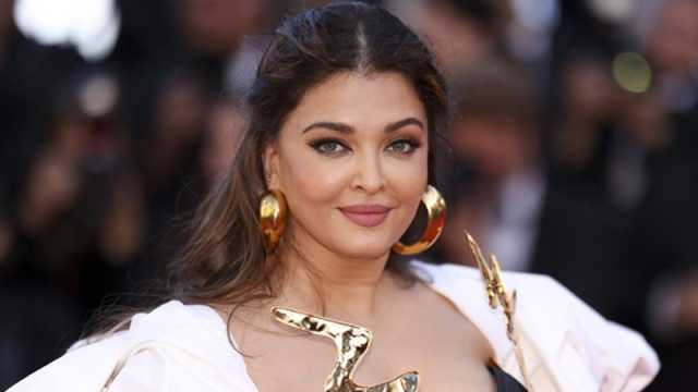 গাড়ি দুর্ঘটনার কবলে ঐশ্বরিয়া