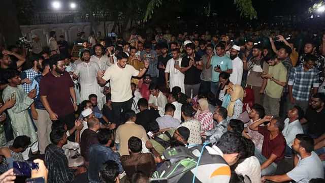 প্রধান উপদেষ্টার বাসভবনের সামনে এনসিপির অবস্থান