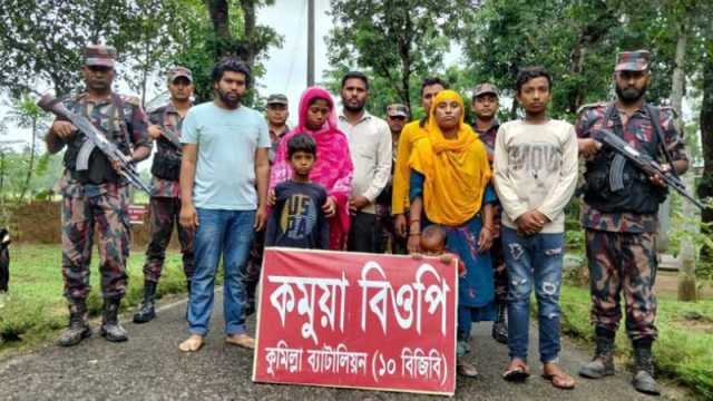 কুমিল্লা ও ফেনী সীমান্তে ৫২ জনকে পুশইন