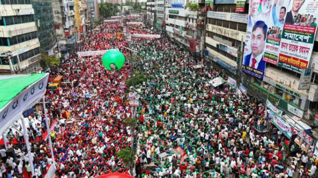 বিএনপির তিন সংগঠনের তারুণ্যের সমাবেশ শুরু, নেতাকর্মীর ঢল