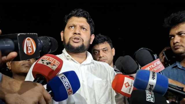 জবি শিক্ষার্থীদের কথা সরকার শুনবে: মাহফুজ আলম