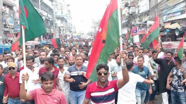 খুলনায় সমাবেশ বিকেলে, মিছিল নিয়ে আসছেন ছাত্র-যুবদলের নেতাকর্মীরা