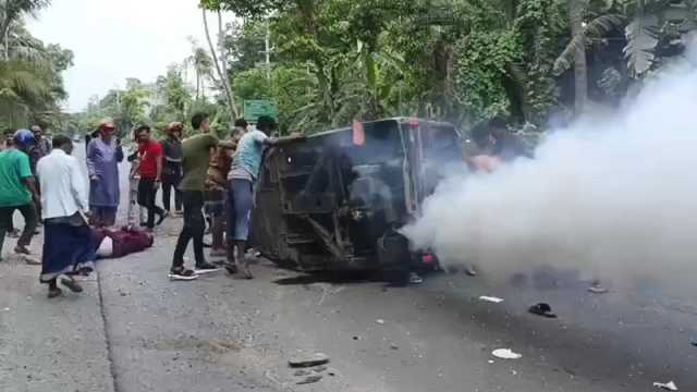 খুলনায় ট্যাংকলরি-মাহিন্দ্র সংঘর্ষে ৩ জন নিহত