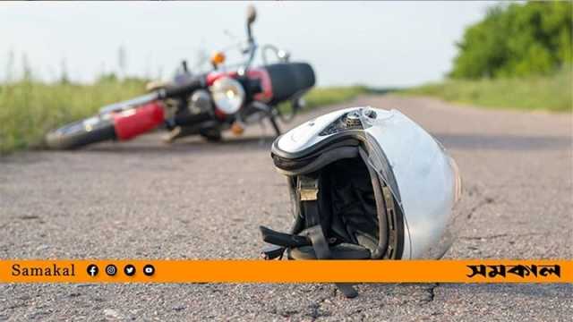 এক মোটরসাইকেলে যাচ্ছিলেন ৪ বন্ধু, ট্রাকচাপায় প্রাণ গেল দুইজনের