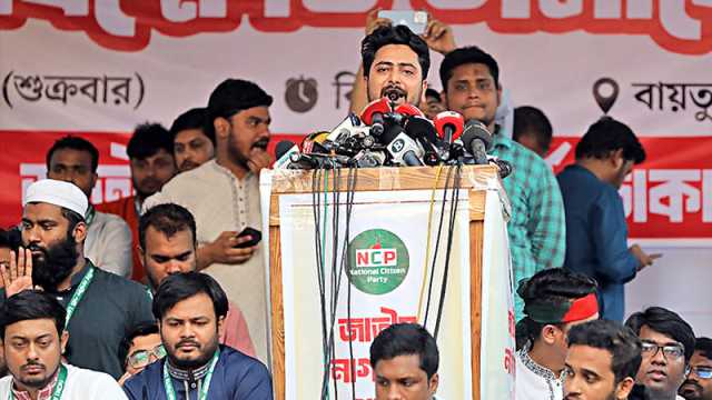 আ. লীগ নিষিদ্ধের জন্য পাড়ায়-মহল্লায় জনতার আদালত তৈরি করব: নাহিদ ইসলাম